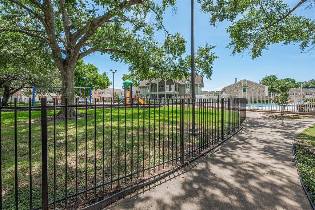 Perfect area to enjoy with family and friends!  Clubhouse is great for parties and celebrations of all types.