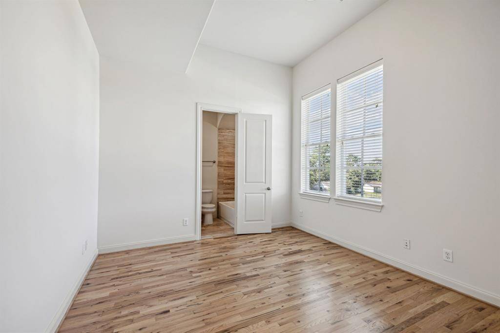 3rd floor secondary bedroom