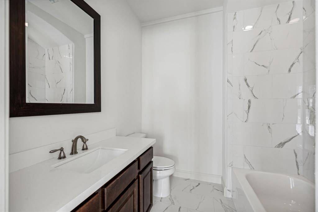 3rd floor secondary bathroom