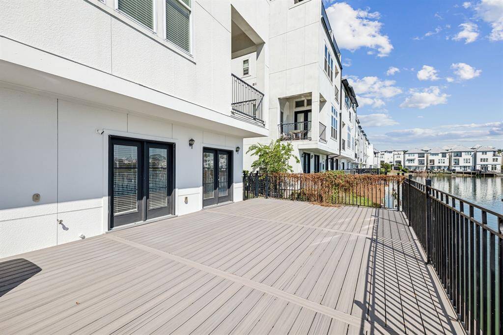 500 sq ft deck