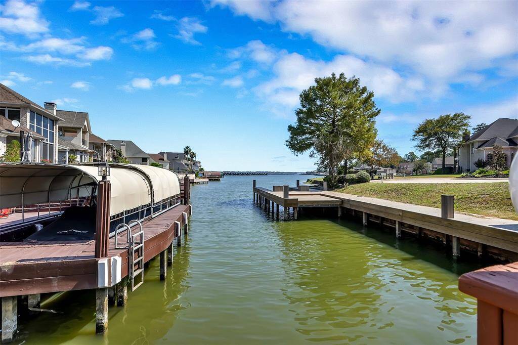 Canal to open water on Lake Conroe