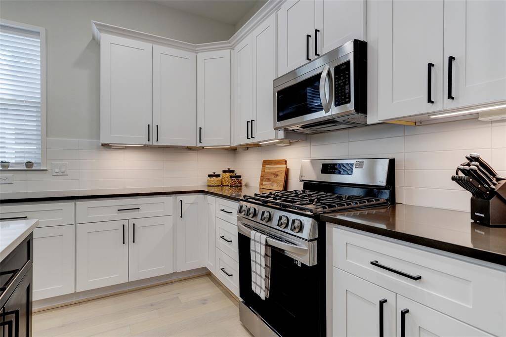Spacious kitchen for home cooking!
