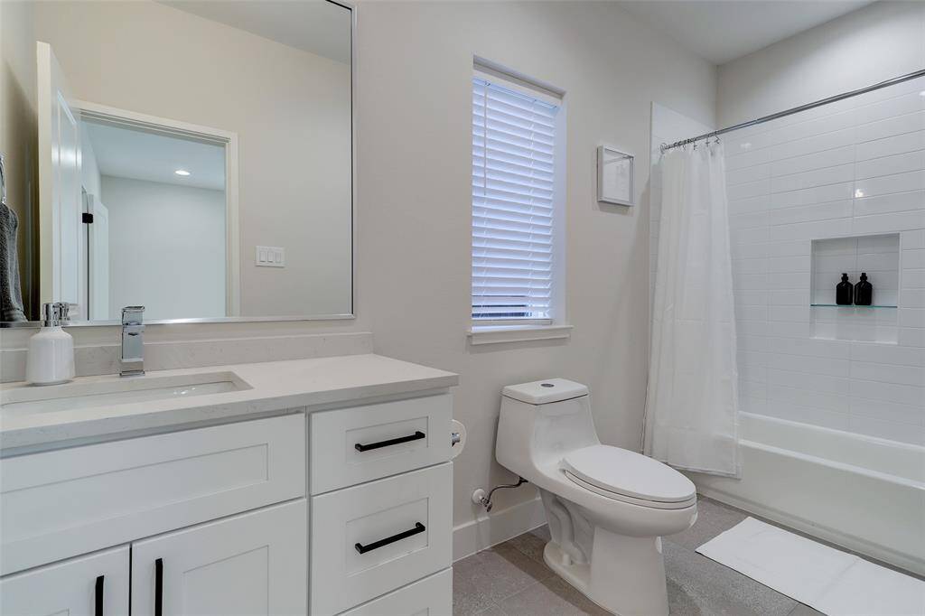 En suite bathroom located on the first floor