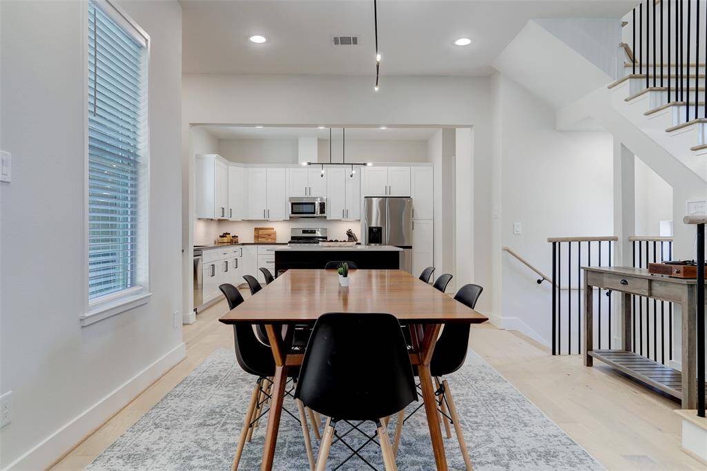 Perfect dining area to host your friends and family.