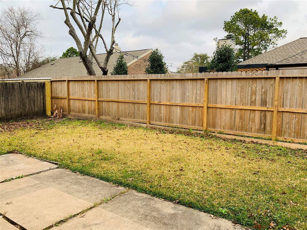Super convenient location in a great established neighborhood.