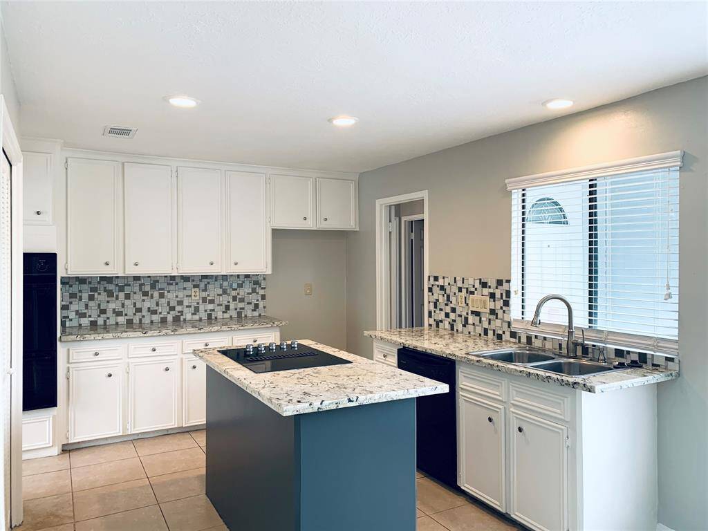 Beautiful and bright kitchen!