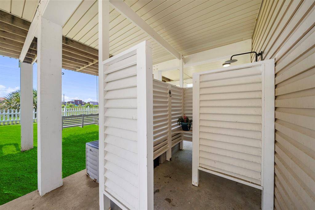 Outdoor shower with privacy walls for quick-changes and rinse-offs from your beach day fun!