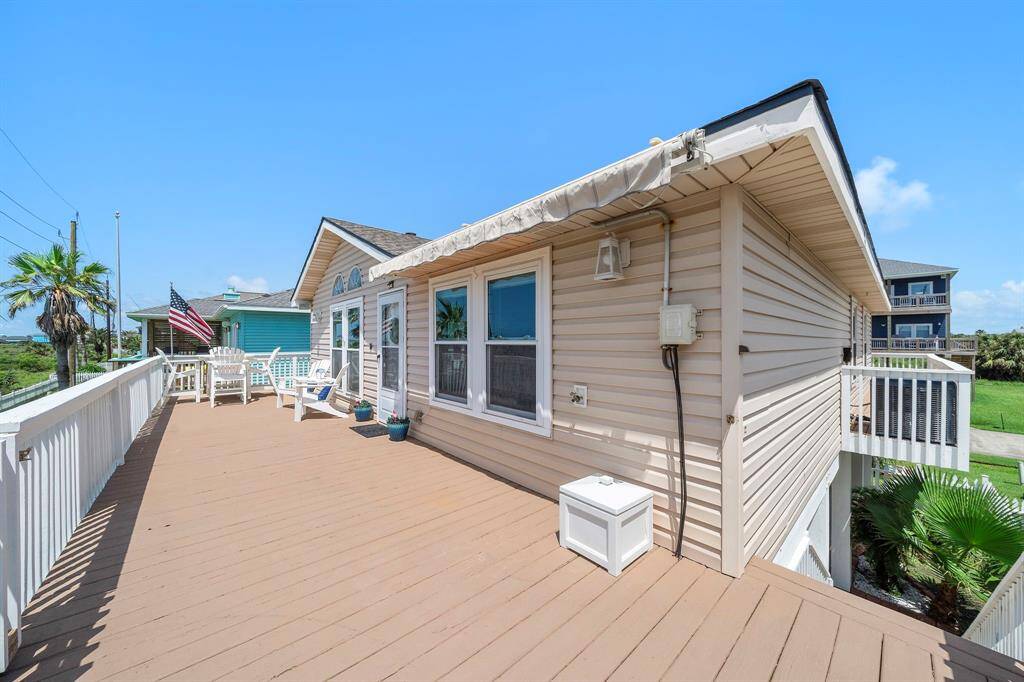 Note the retractable SunSetter deck awning, which is an amazing feature that allows more sunny beach days outside!