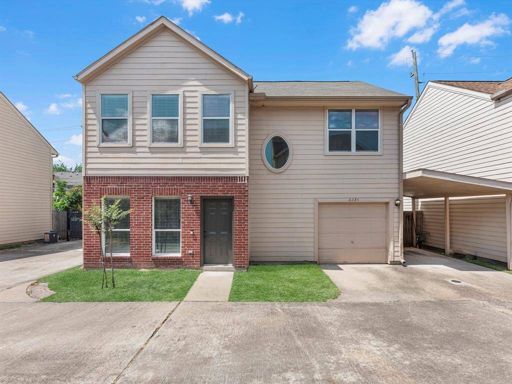 Welcome to Naomi Place, a cozy community located a stone's throw from the Medical Center!