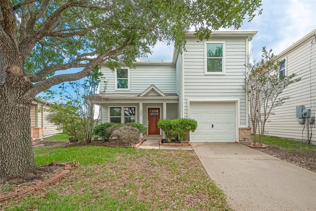 Welcome to 2307 Emory Knoll Dr, a charming 3 bed, 2.5 bath home!