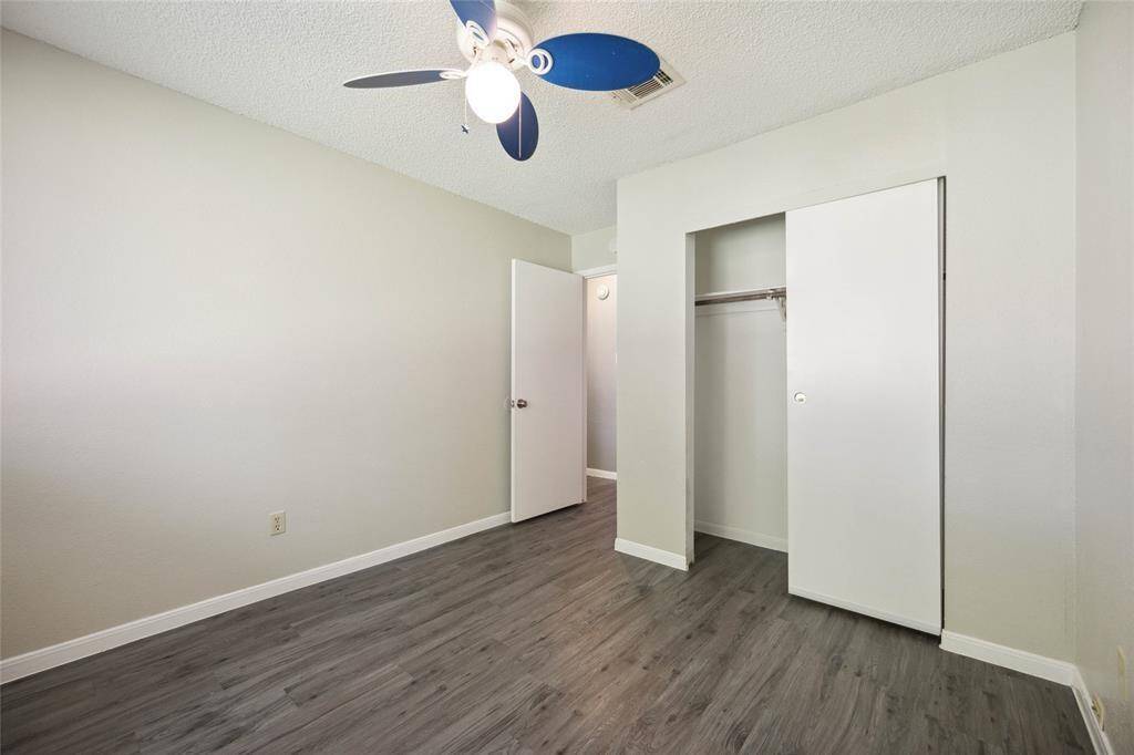 Guest bedroom.