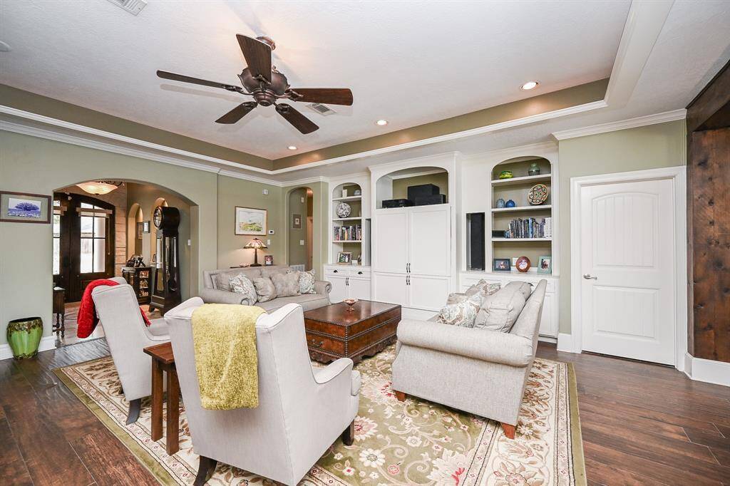 New designer paint scheme. New cieling fans throughout. New batt insulation, added security, smoke, heat & fire alarm.