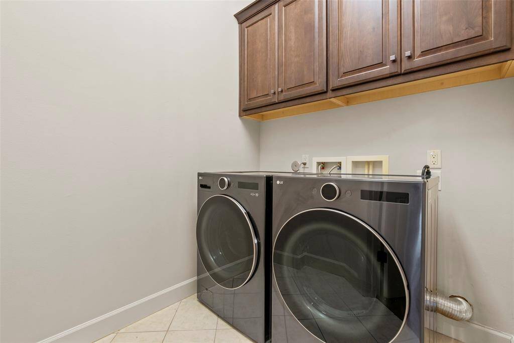 Laundry room on third floor has NEW SAMSUNG appliances