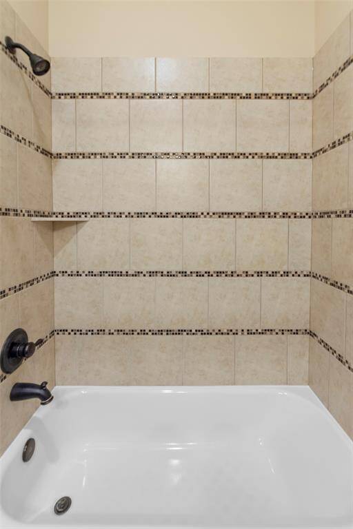 Tub/shower combo in secondary bath