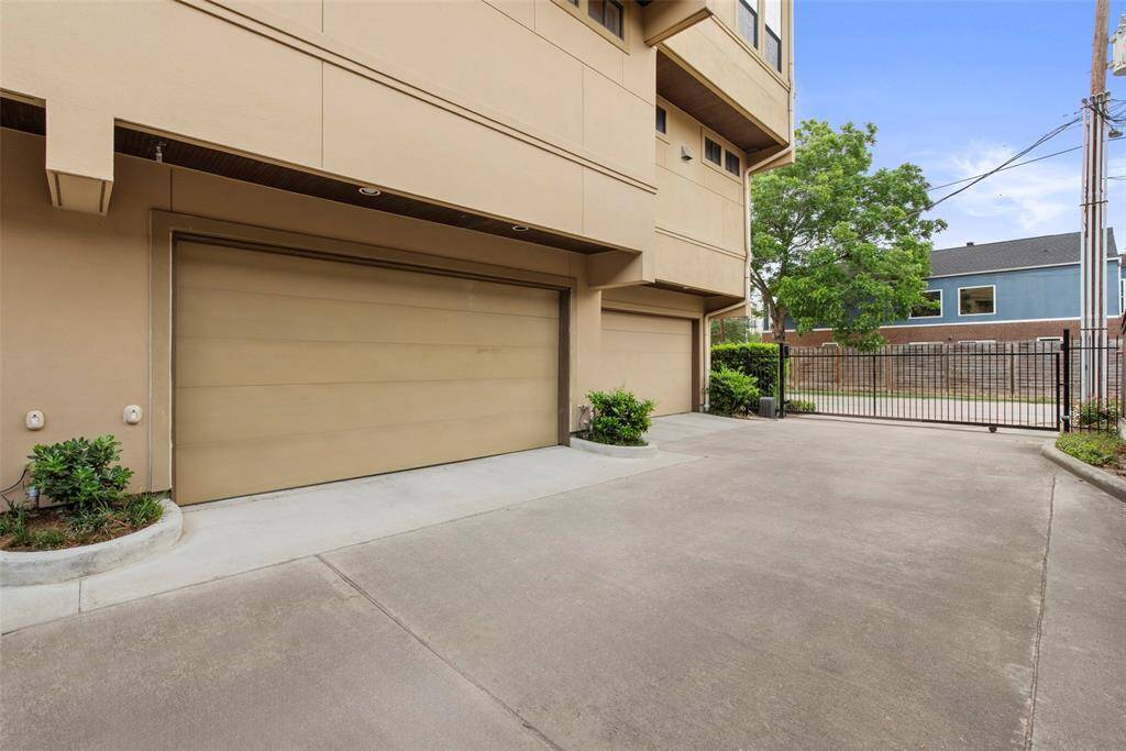 Private drive maintained by HOA