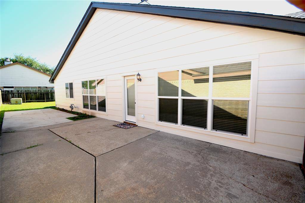 Angle view of the side patio