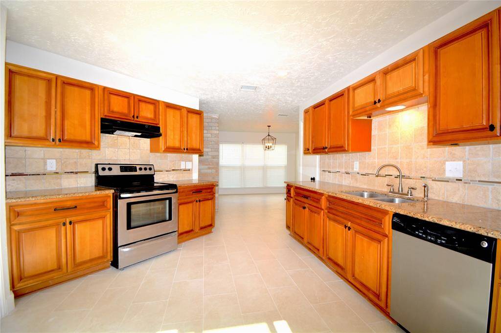 Great kitchen that offers stainless steel appliances