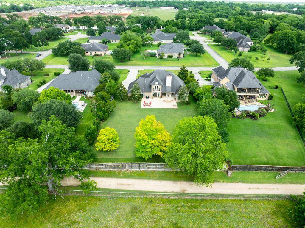 AERIAL SHOT OF THE MASSIVE 30,013 SQ. FT. LOT AND PRIVATE SURROUNDINGS.