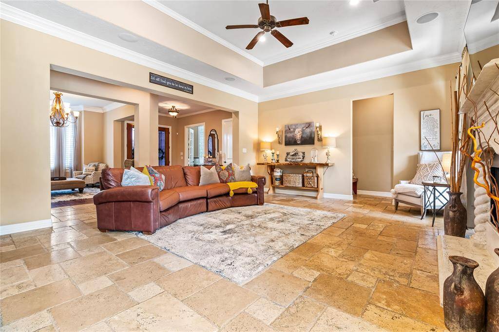 WARM AND INVITING FAMILY ROOM WITH TRAY CEILING AND A BRAND NEW A/C SYSTEM INSTALLED IN 2024.