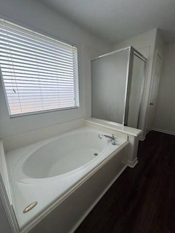 Primary Bath! Separate Shower and Spa Tub!