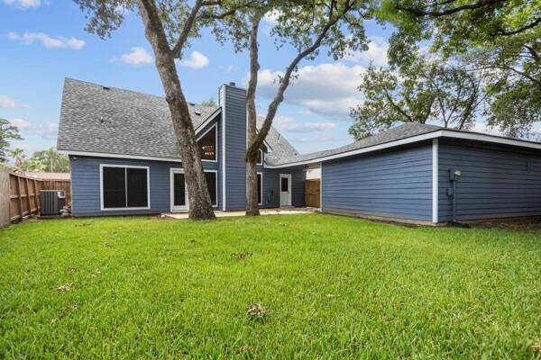 Spacious backyard!