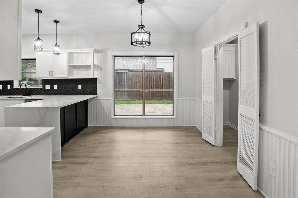 Breakfast room/ casual dining area