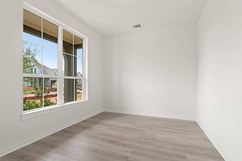 2818PeachValleyRoadMIDLR015