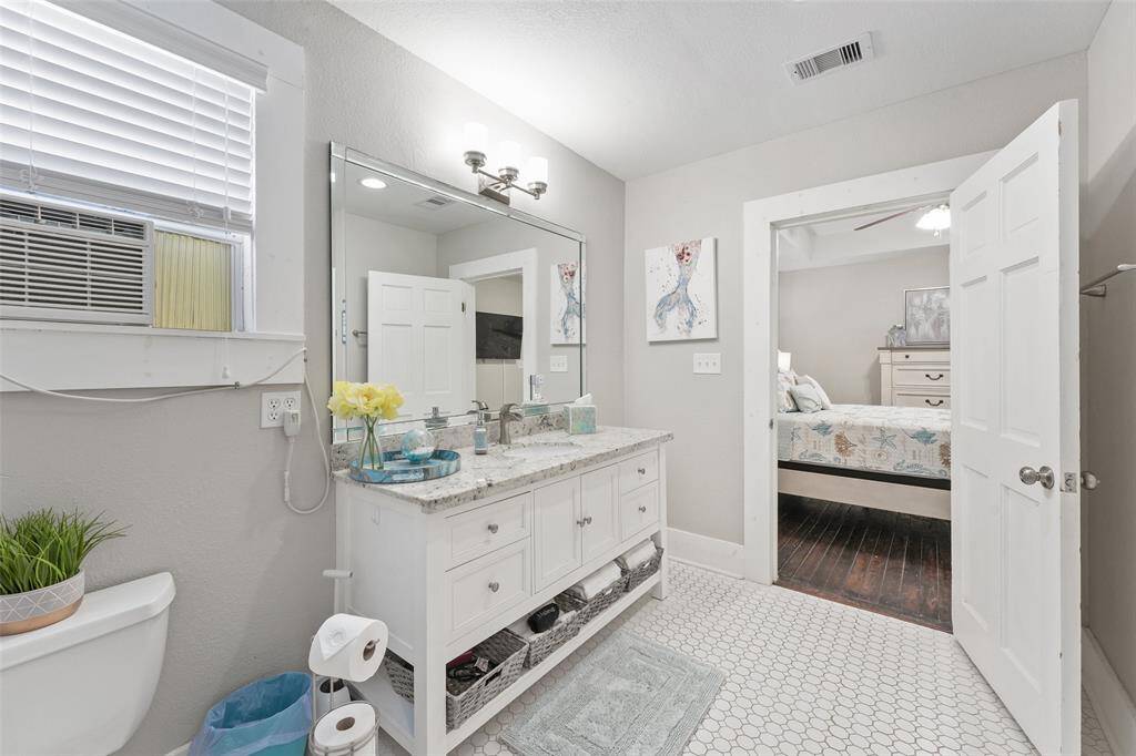 1st Floor Primary Bathroom