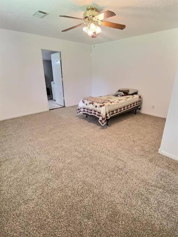 Flat barn/workshop with extra room and bathroom and upstairs.