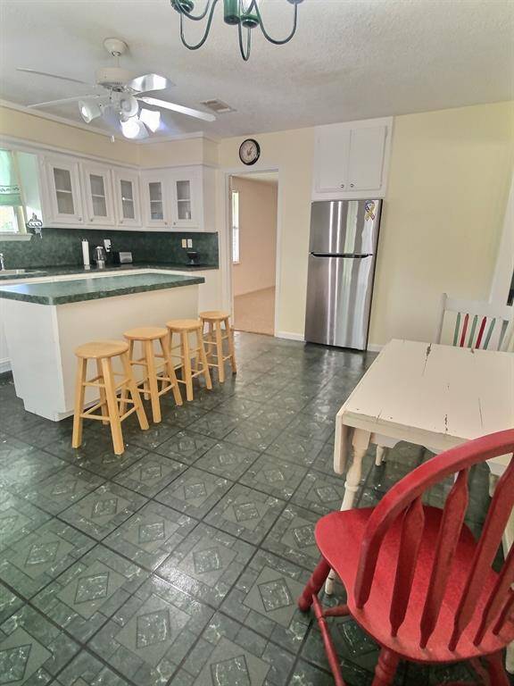 Flat Barn with extra room and bathroom that can be used for anything you need.