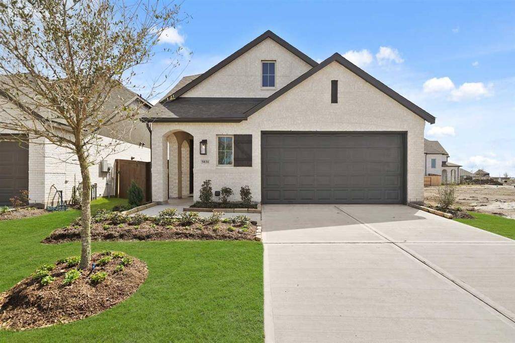 Home will have the same elevation as this representative photo