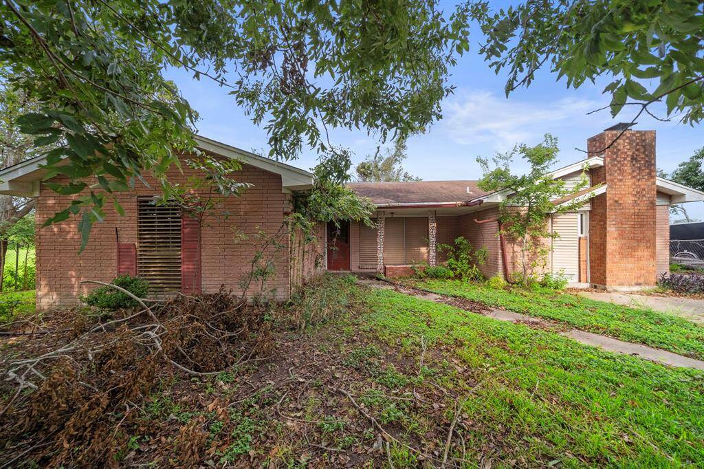 The only home on the street - could be all yours!