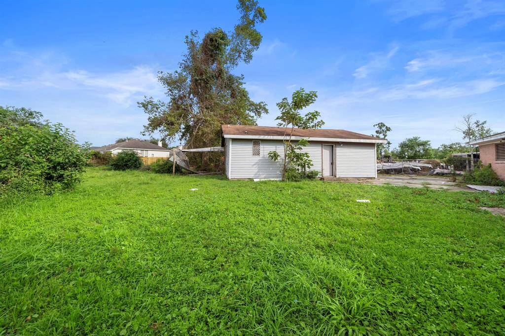 Close to half an acre leaves plenty of room for your 4 legged family.