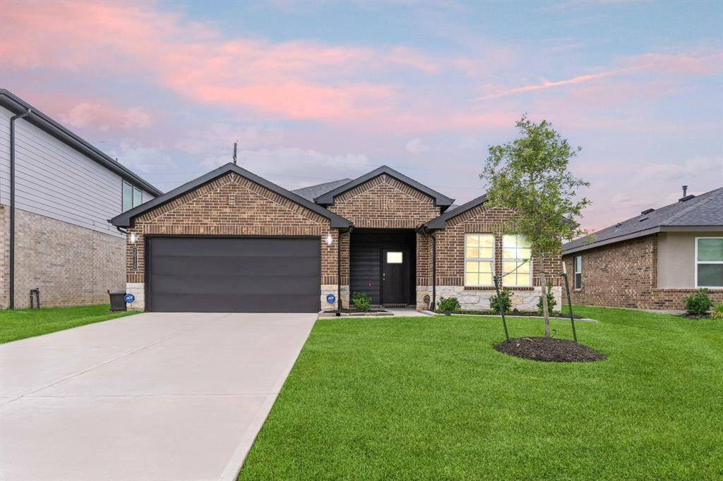 Long spacious double wide driveway.