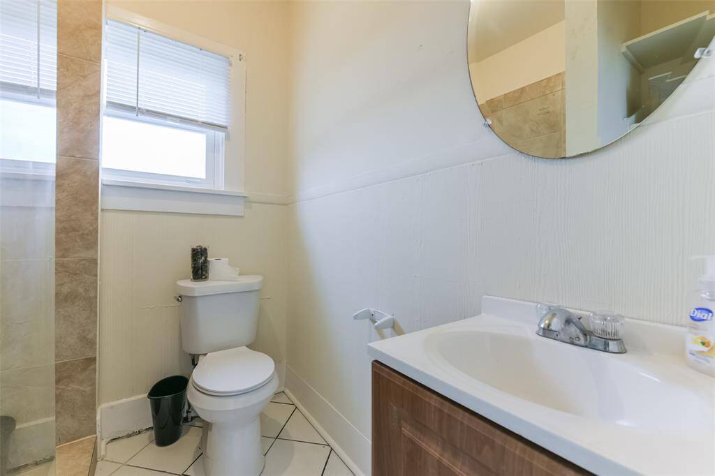 Upstairs bathroom