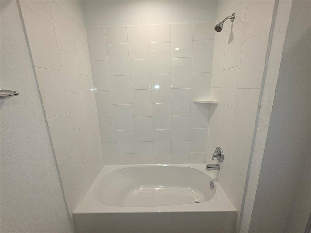 Upstairs Secondary Shower/Tub Combo