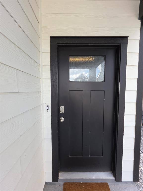Front door with automatic keypad lock