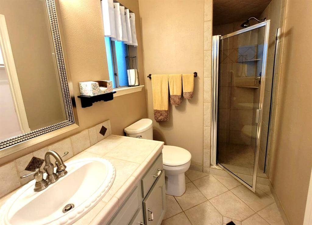 Primary bath with Seated bench