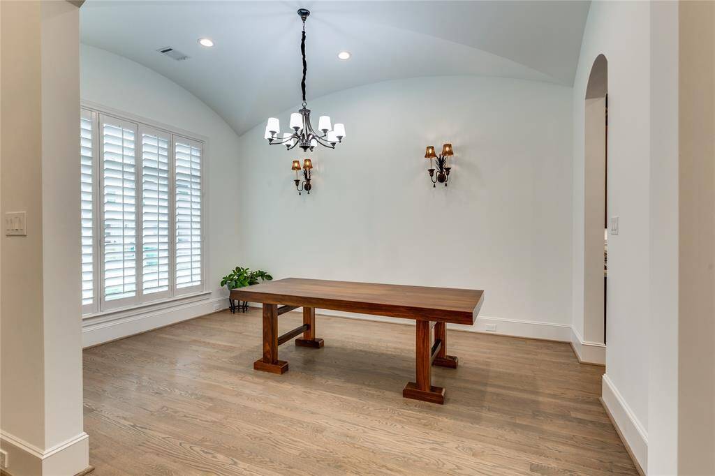 Spacious formal dining room with growing vault ceiling, can fit 12-14 ppl