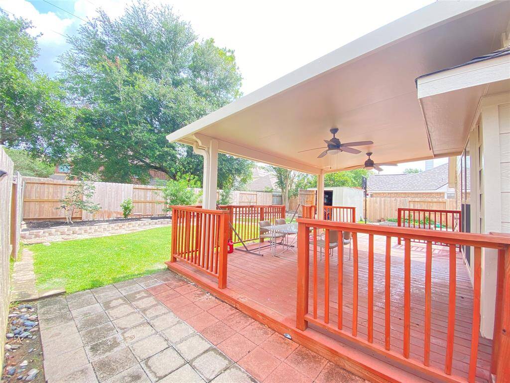 Upstairs open area create lots of potential to whatever activity you like to set up.