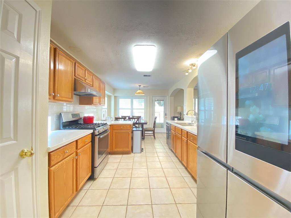 Open kitchen layout with easy access a lot of natural light.