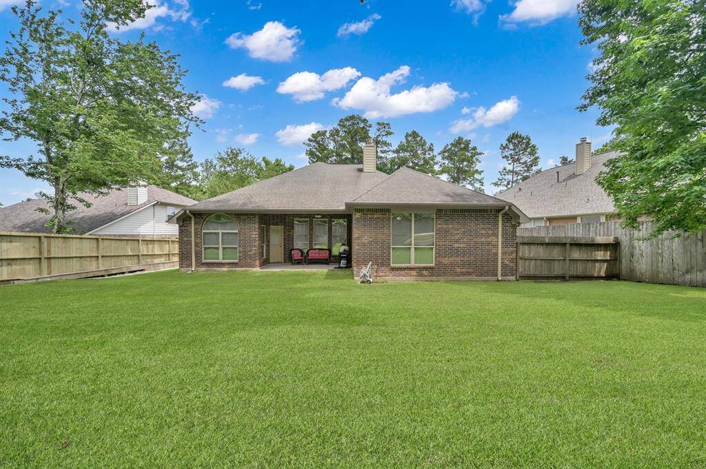 Want a pool? Plenty of backyard space for that!!