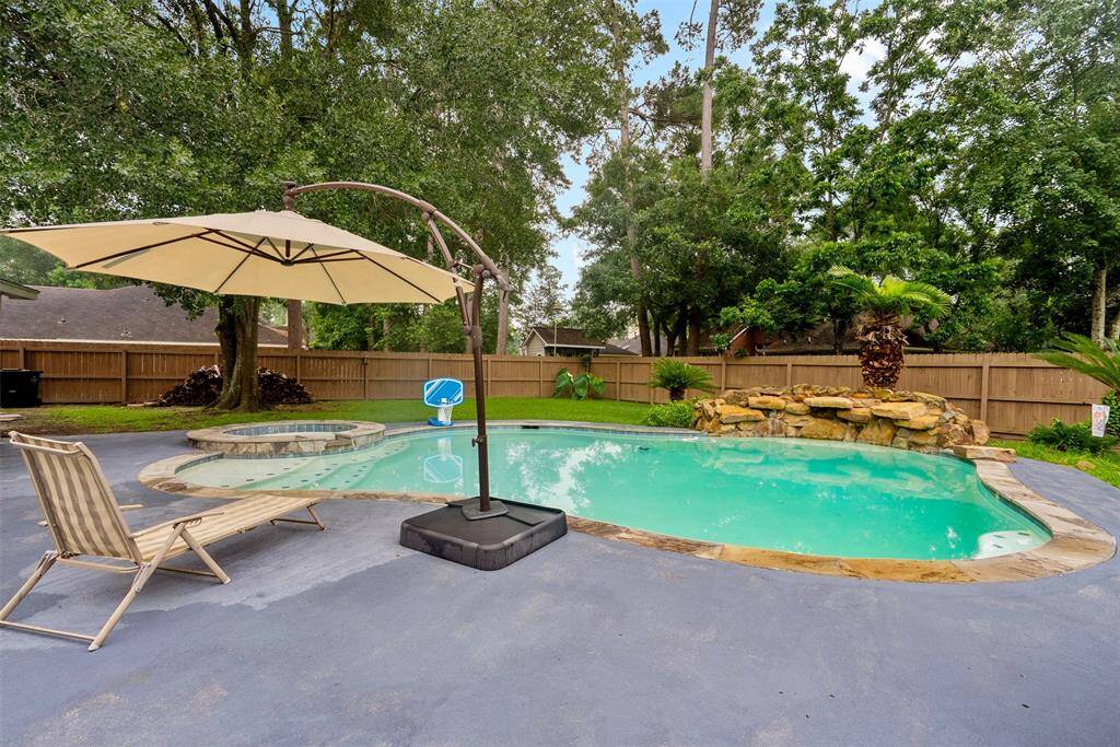Large Heated Pool and Spa