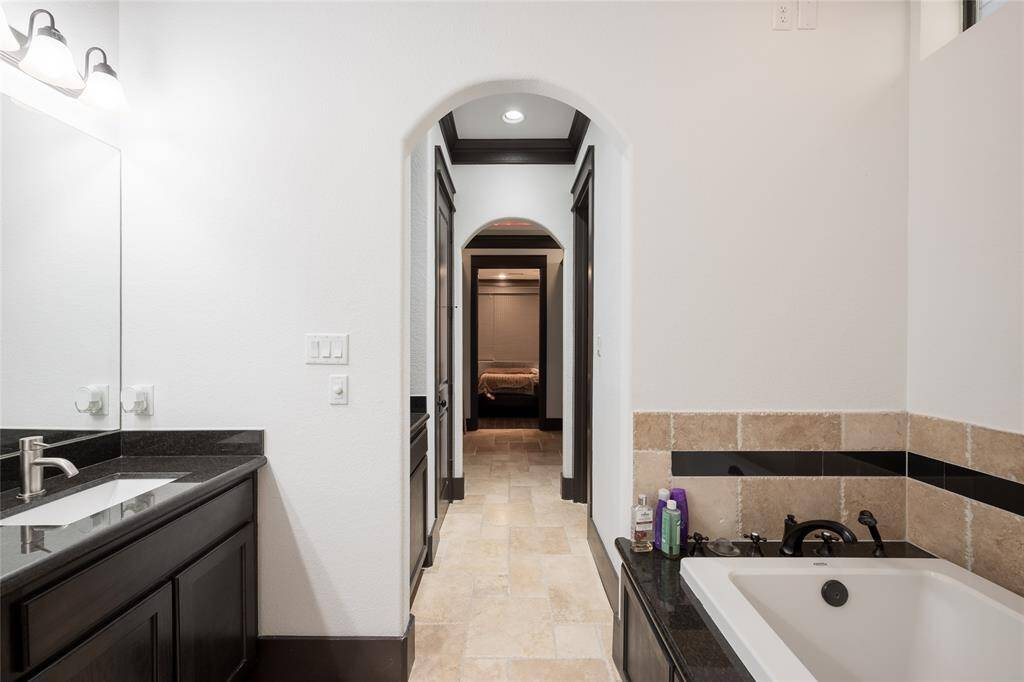 The exit back through to the cedar closet and primary suite.