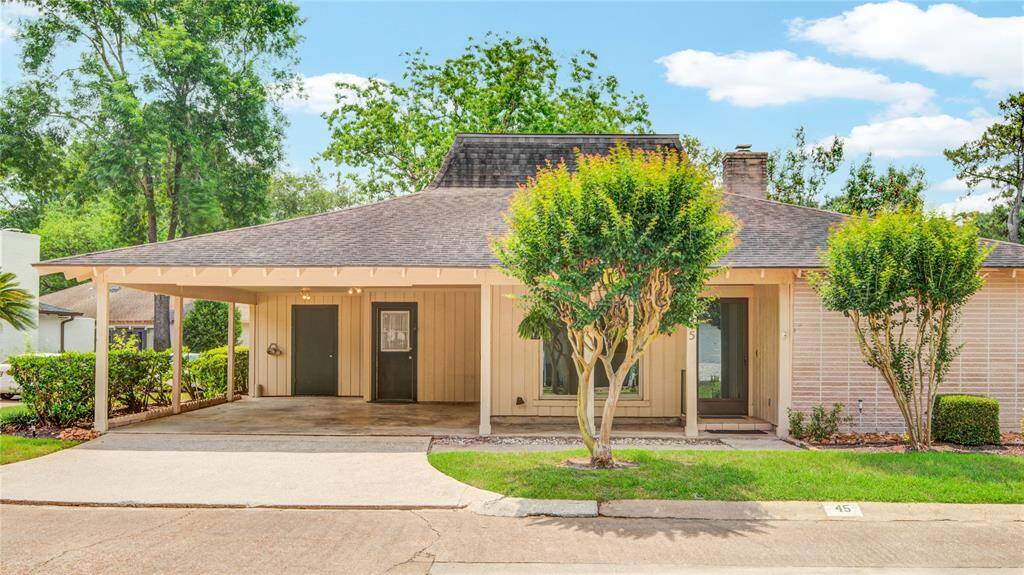 Lovely 2 bed, 2 bath home by the Champions Golf Course.