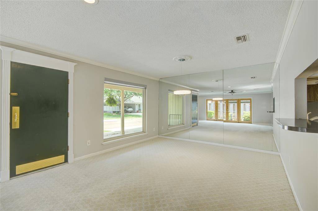 The large dining room off of the entry is open to the family room and has easy pass-through access to the kitchen, as well as a convenient belly bar.