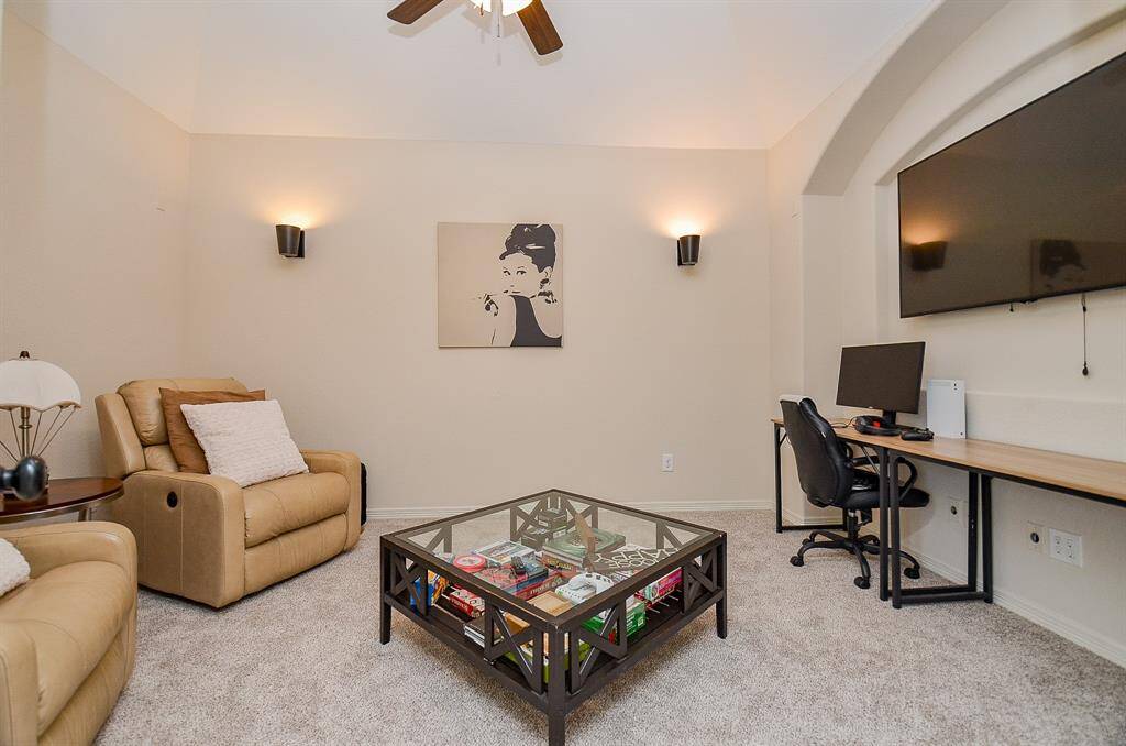 Flex room/Sitting Area/Media