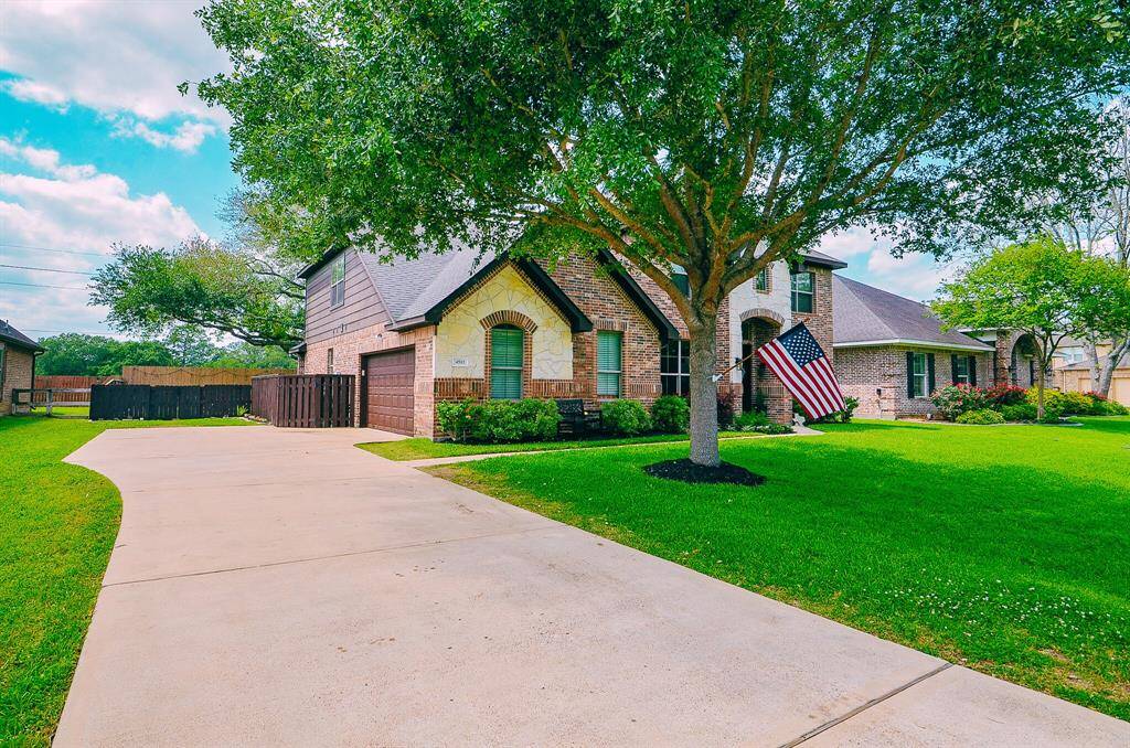 Driveway/Garage