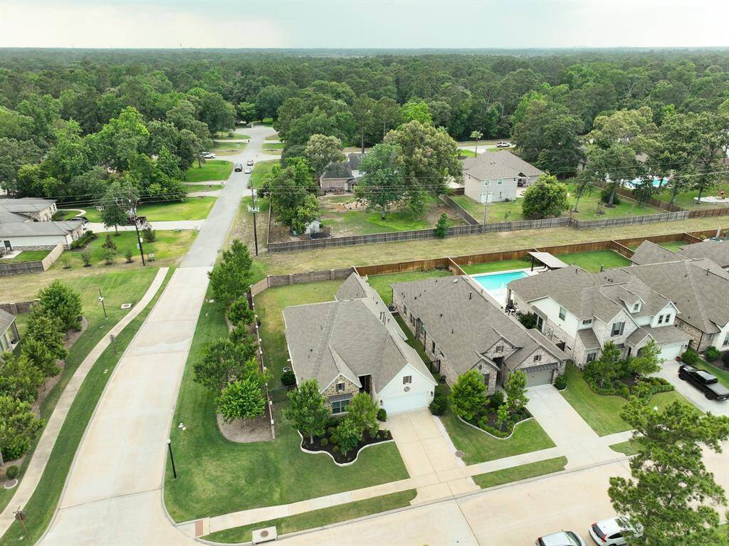 ONE STORY! Located near the acreage community of Benders Landing, this home offers easy access to shopping, dining, entertainment, grocery stores, the Grand Parkway (99), The Woodlands, and ExxonMobil.