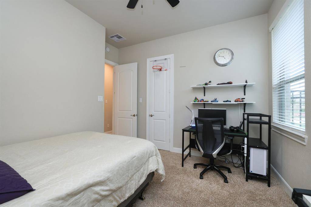This Chesmar built home boasts a great layout with generously sized secondary bedrooms, offering ample space and comfort for all occupants